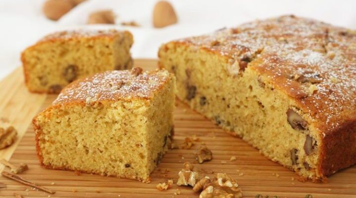 Бисквитный торт с кремом и грецкими орехами, пышный и легкий